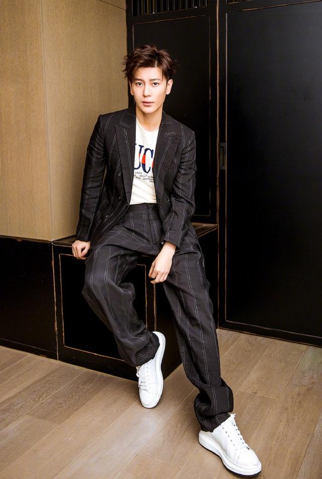 "小李晨"两套造型帅出天际,范冰冰看到都该心动了