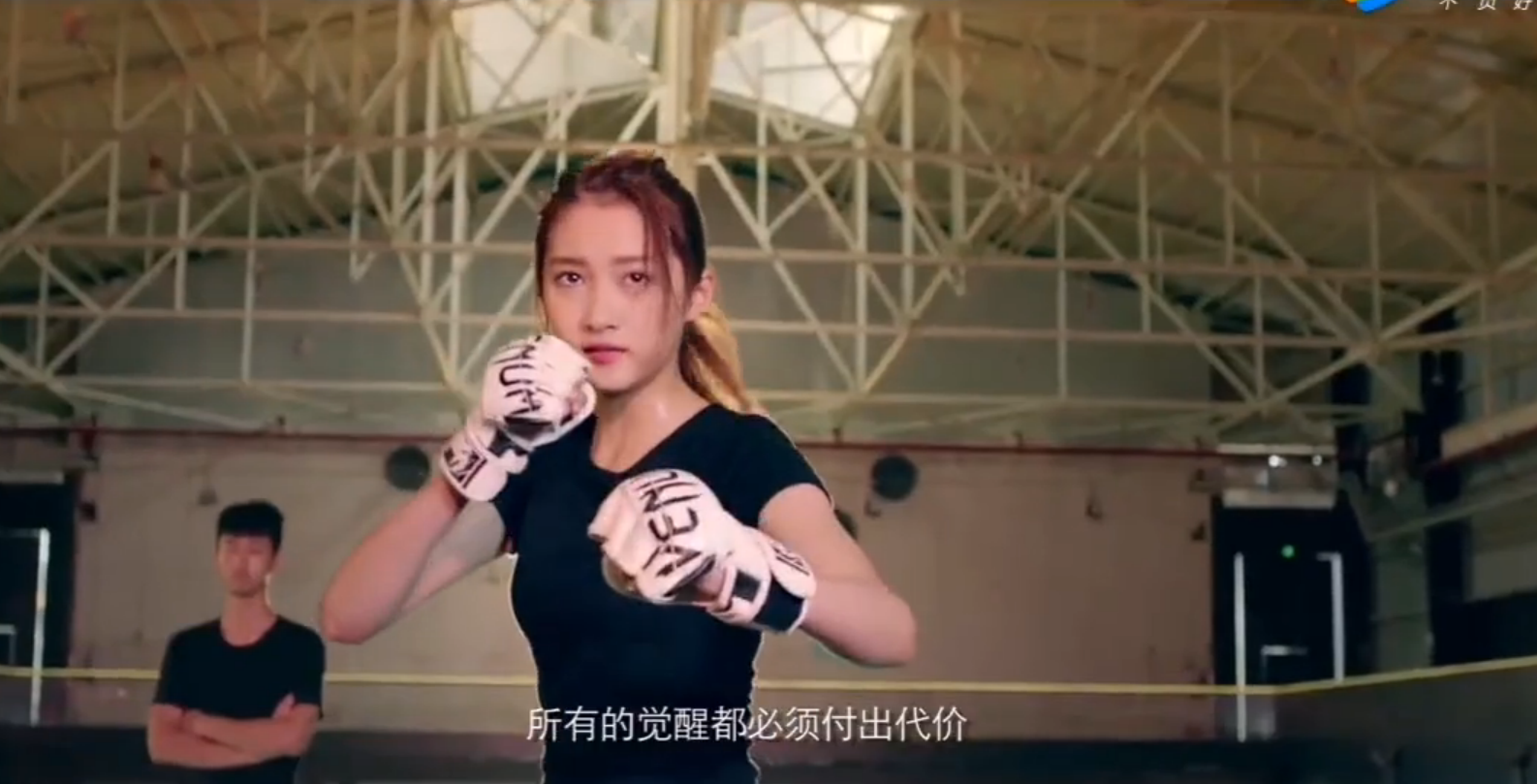 《甜蜜暴击》公开了"青春正燃"版预告片,关晓彤鹿晗剧中狂撒糖