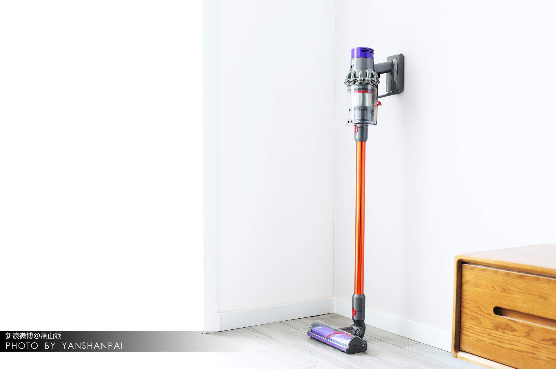 深扒戴森cyclonev10无绳吸尘器它凭什么成了中产家庭标配