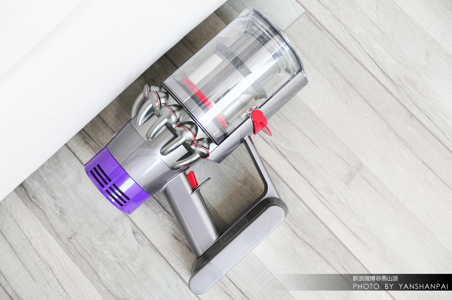 深扒戴森cyclonev10无绳吸尘器它凭什么成了中产家庭标配