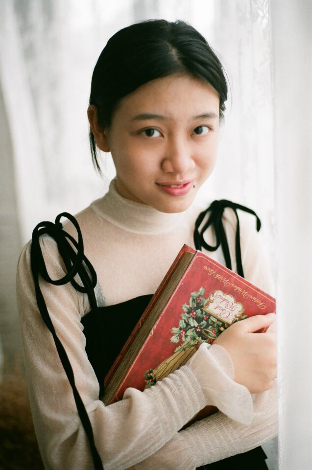 出镜:朱玥颖@的盧半夏器材:佳能kiss2胶片机