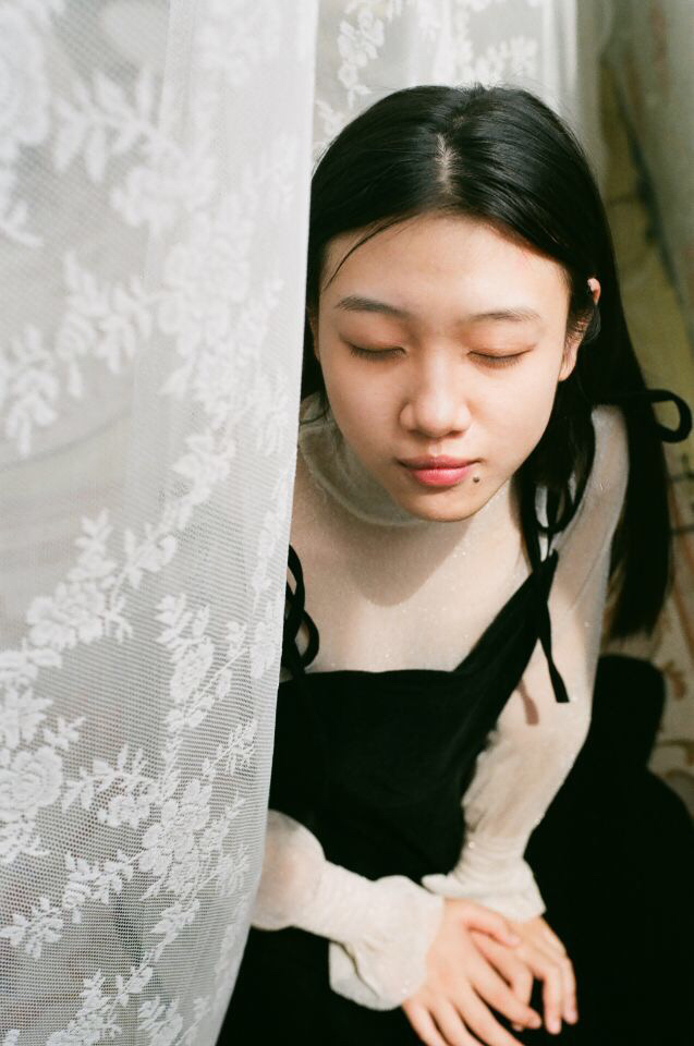 出镜:朱玥颖@的盧半夏器材:佳能kiss2胶片机