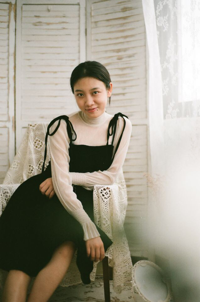 出镜:朱玥颖@的盧半夏器材:佳能kiss2胶片机