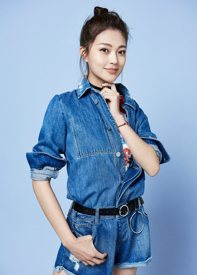 废材女神王妍之曝夏日氧气写真,鬼马时尚可撩可美