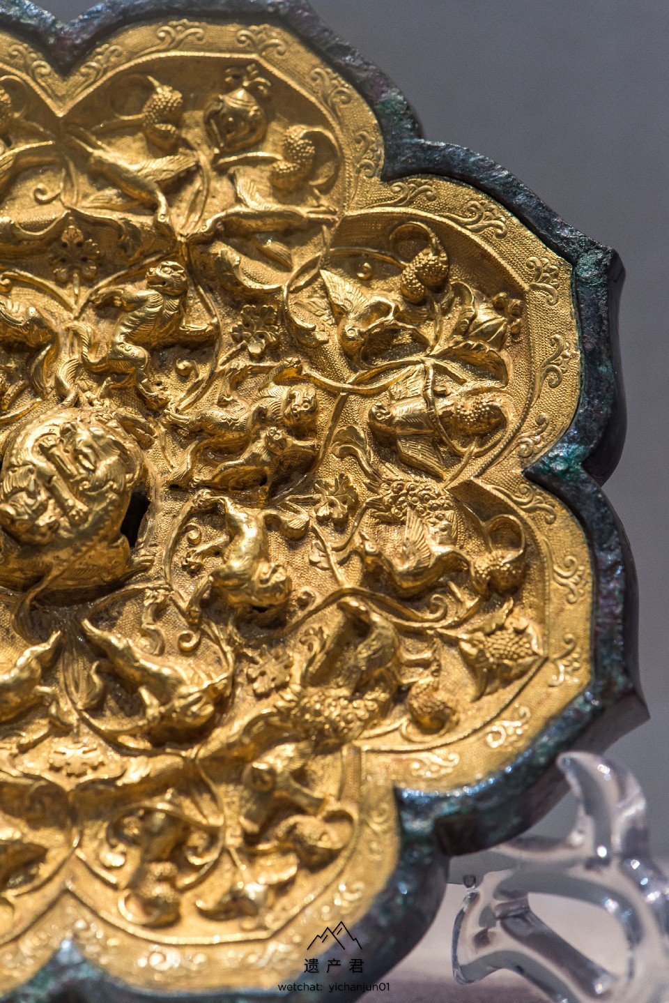 西安博物院藏金背瑞兽葡萄纹镜