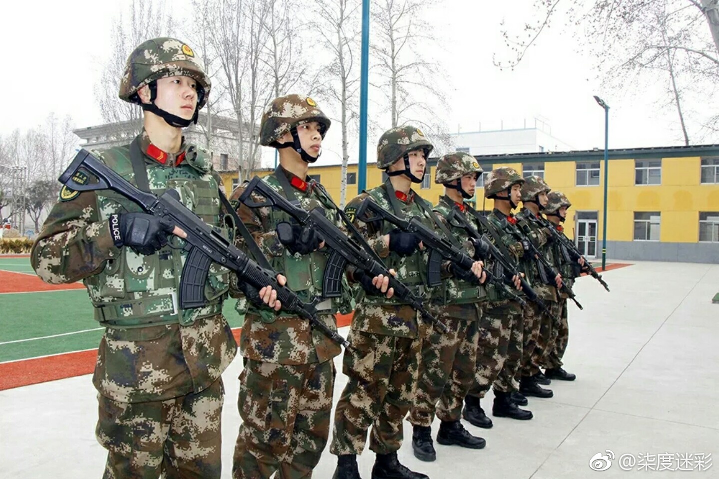 中的点滴感动入春了,天气逐渐转暖,部队的生活训练也越来越显得火热