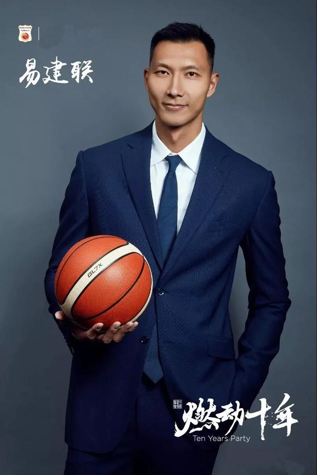 阿联,说实话易建联穿西装真的是帅啊,其他的不过多介绍,目前男篮唯一