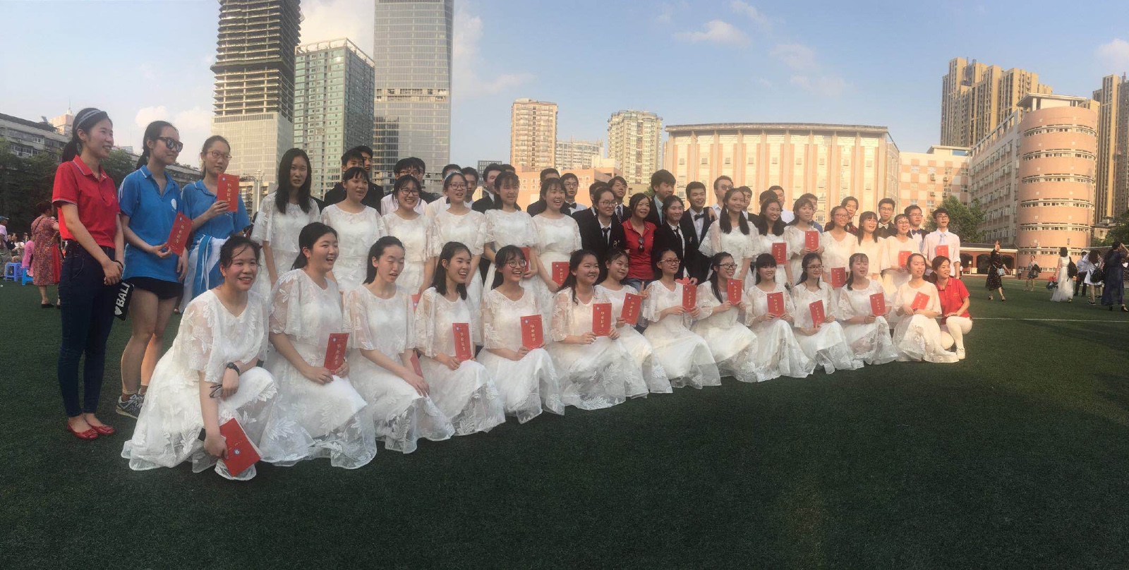 武汉市第十二中学2018届高三年级成人礼仪式成功举行