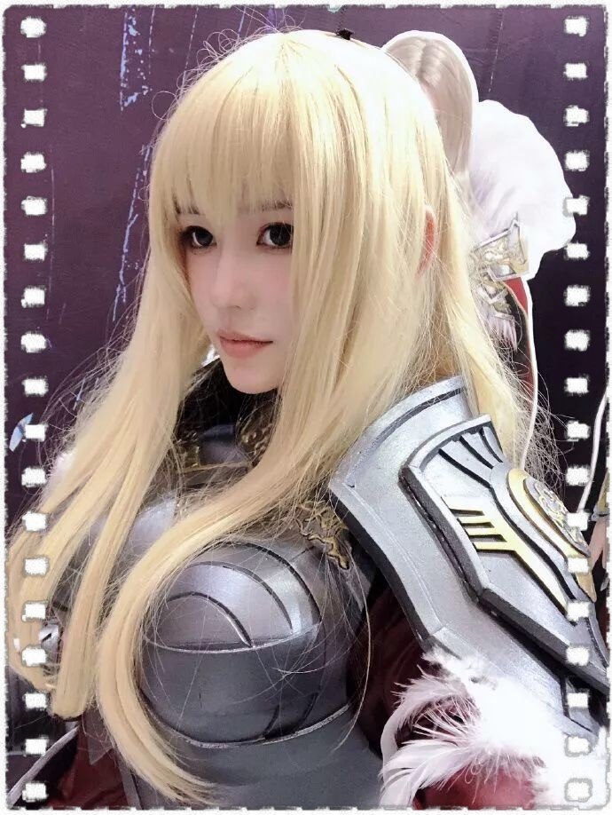 超神学院说实话这波cosplay我觉得凯莎女王要比天使彦好看