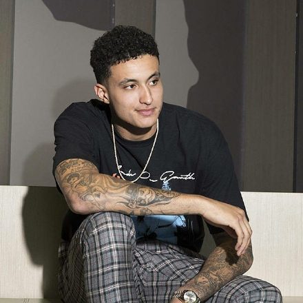 库兹马在北京拍摄的写真你的帅气马已上线拍摄