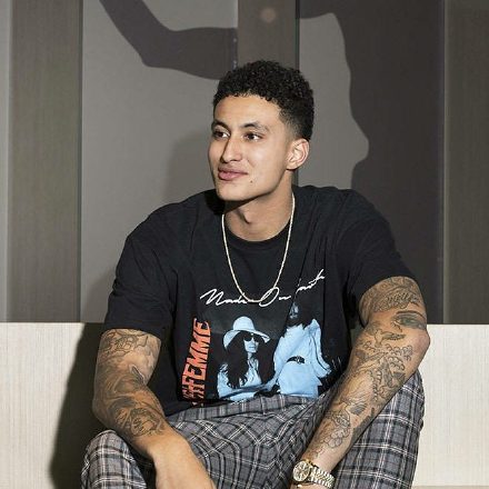 库兹马在北京拍摄的写真你的帅气马已上线拍摄