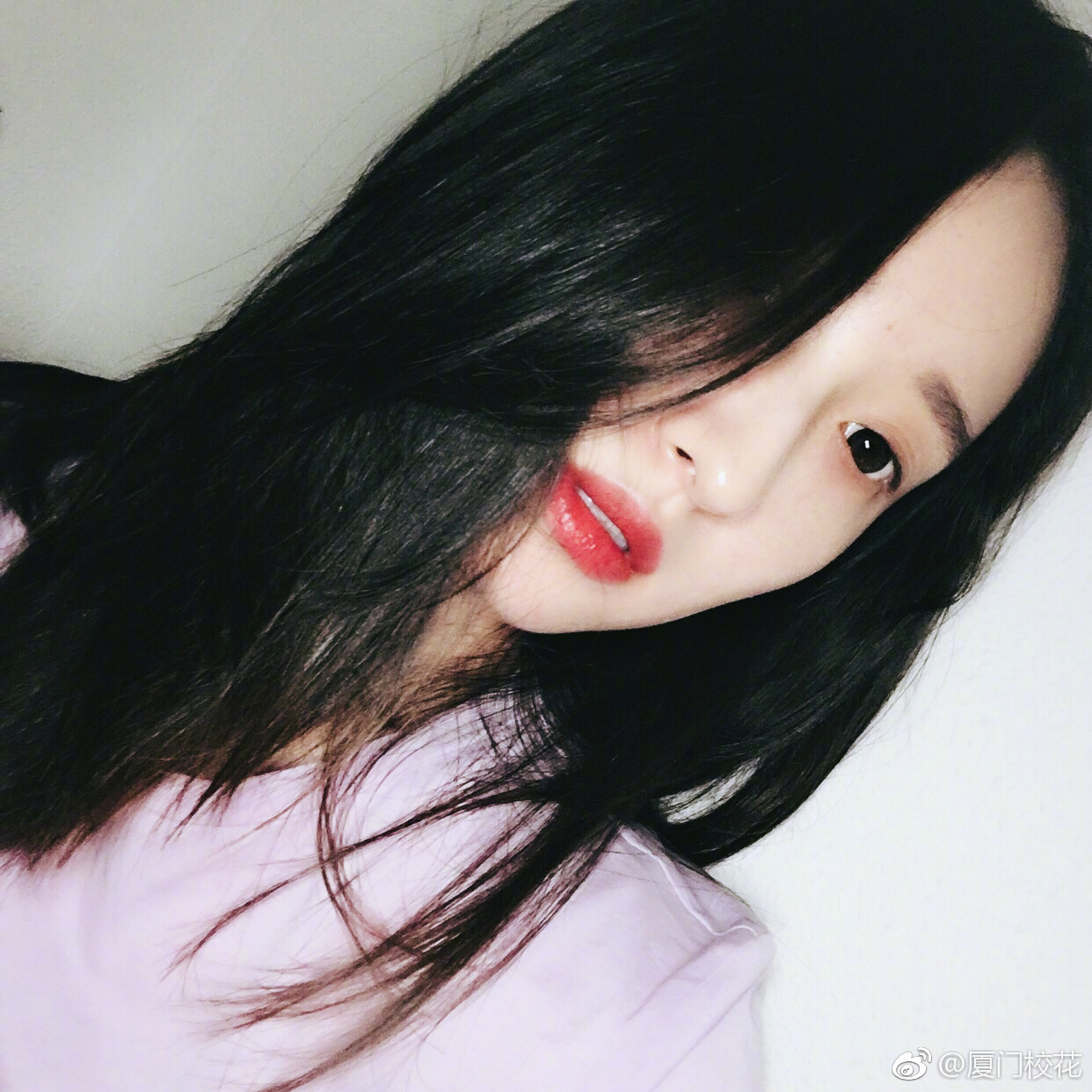 她叫朱妍,95年,毕业于厦门大学嘉庚学院,身高164cm