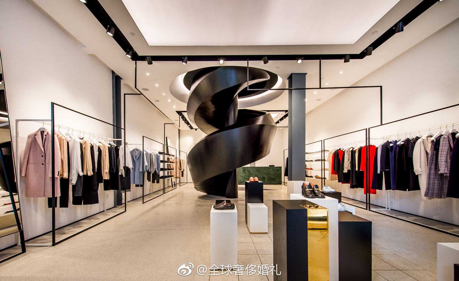 世界各地的奢侈品牌精品店,楼梯设计绝对是一大亮点