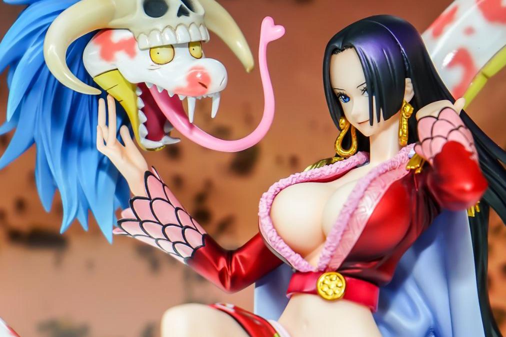 《海贼王》女帝新手办发布:一如既往的女王姿态,吃土也要买!