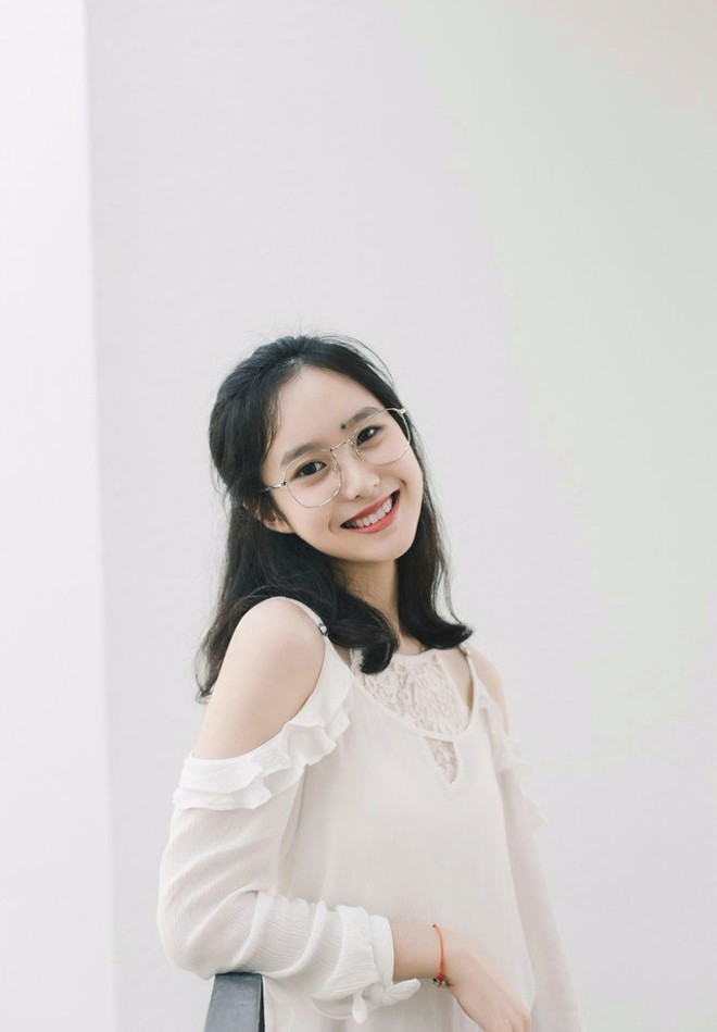 我尝尽伤悲一个人将过往回味校花美女清新自然靓丽校园写真