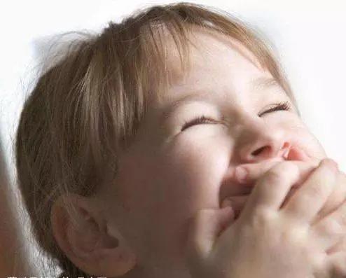 心理学:四个偷笑的小女孩,谁的颜值最高?测出最在乎你的人是谁