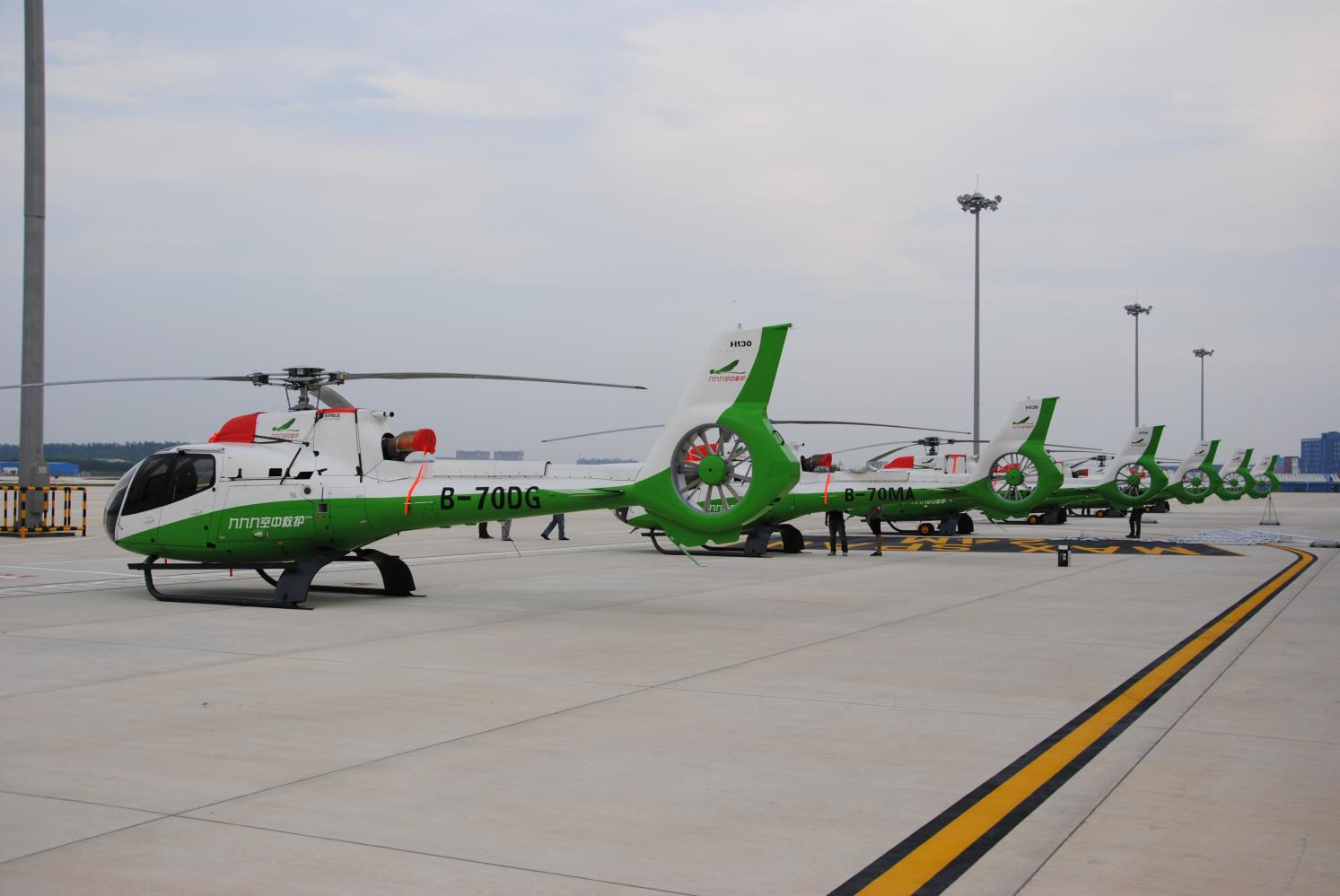 在临沂机场遇到的空中救护直升机!