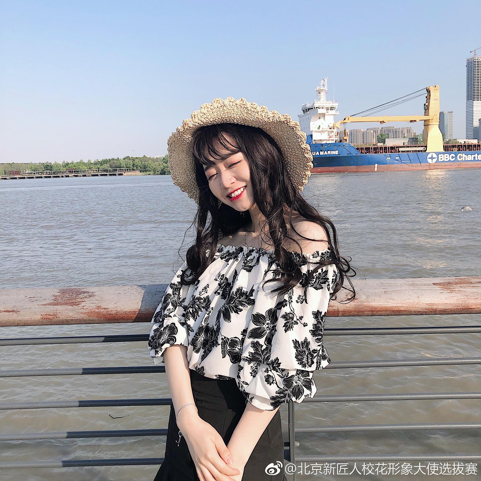 微博:叶晶晶 21   空乘专业 171  51 喜欢跳舞表演 拍照旅游