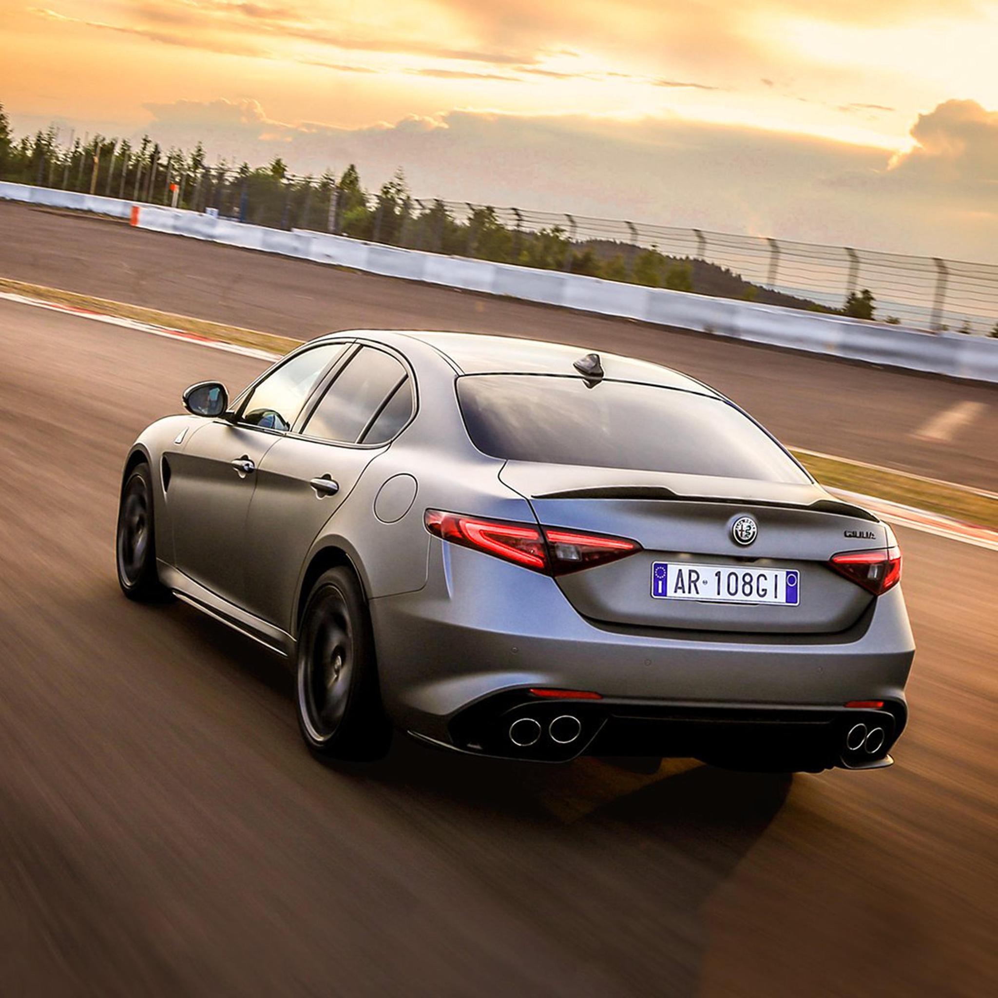 看汽车,学英语:alfa romeo 阿尔法罗密欧唯美图集!