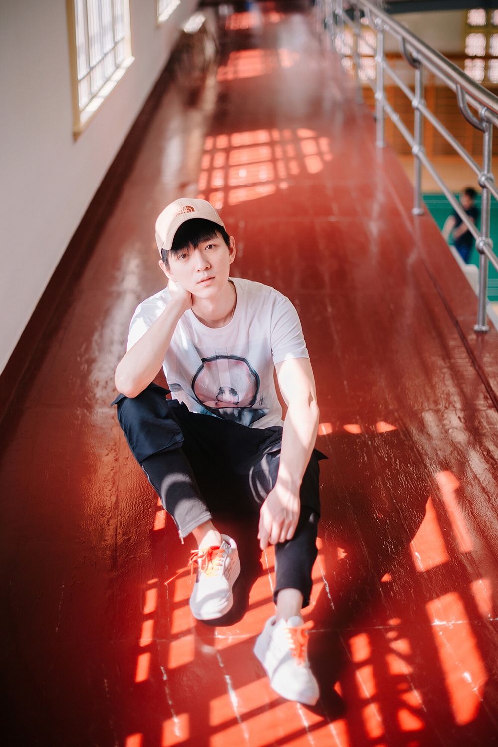 文苡帆春日写真少年感满满