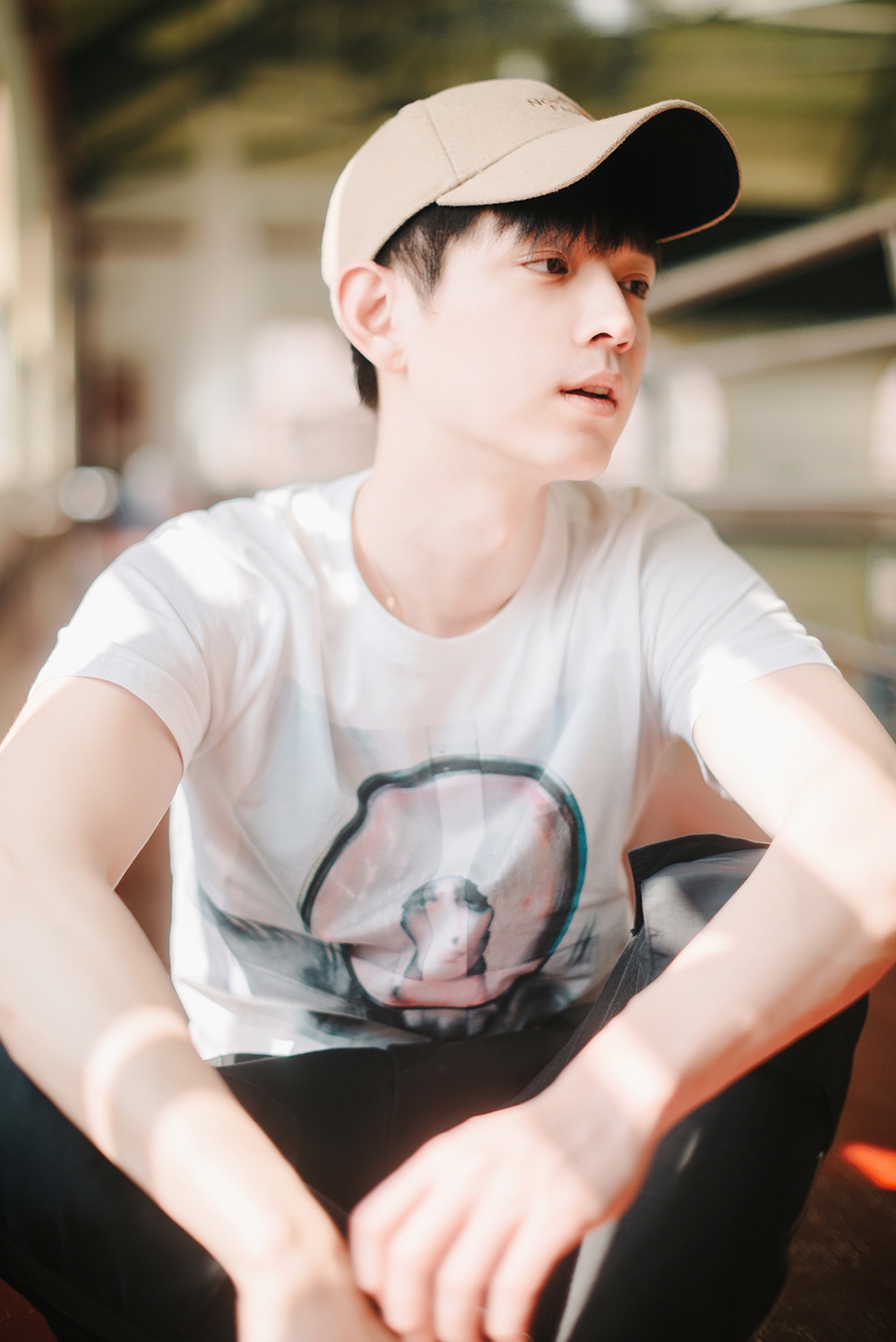 文苡帆春日写真少年感满满