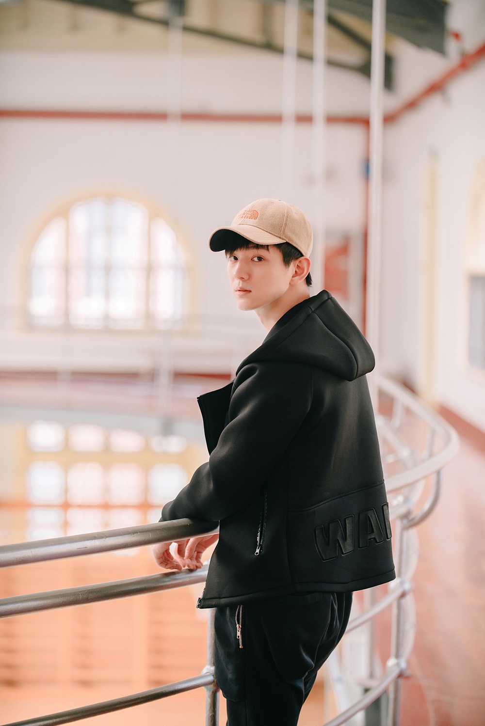 文苡帆春日写真少年感满满