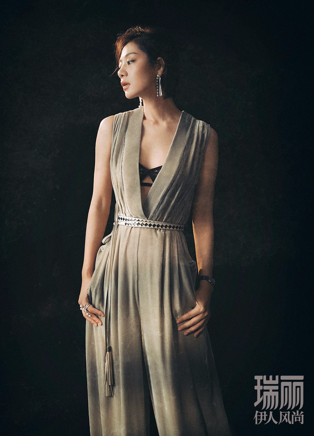 王真儿大片曝光 将复古度假风玩出新高度