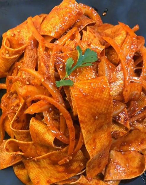 前所未见的干豆腐新做法,又香又辣特爽口,学会了过年就露一手吧