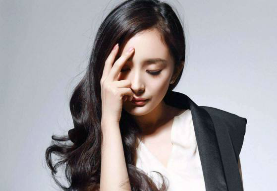 给女星拍照手势打分,杨幂7分,赵丽颖9分,满分竟是她