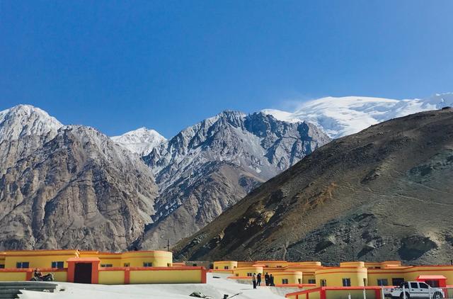 如果不是怀揣着对深入费尔干纳的好奇和两边标志性的棉花地,可能这