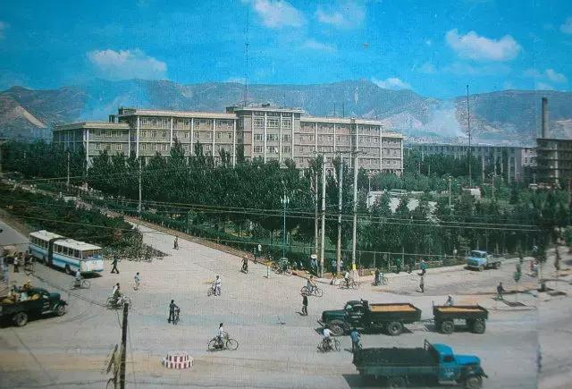 街80年代三医院岗红旗商场80年代四牌楼70年代大同火车站大同老照片