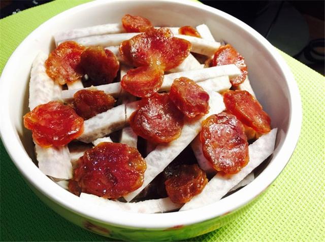 切好蒸好就能上桌,重点是非常好吃,不会做饭也能完成|芋头|蒸好|腊肠