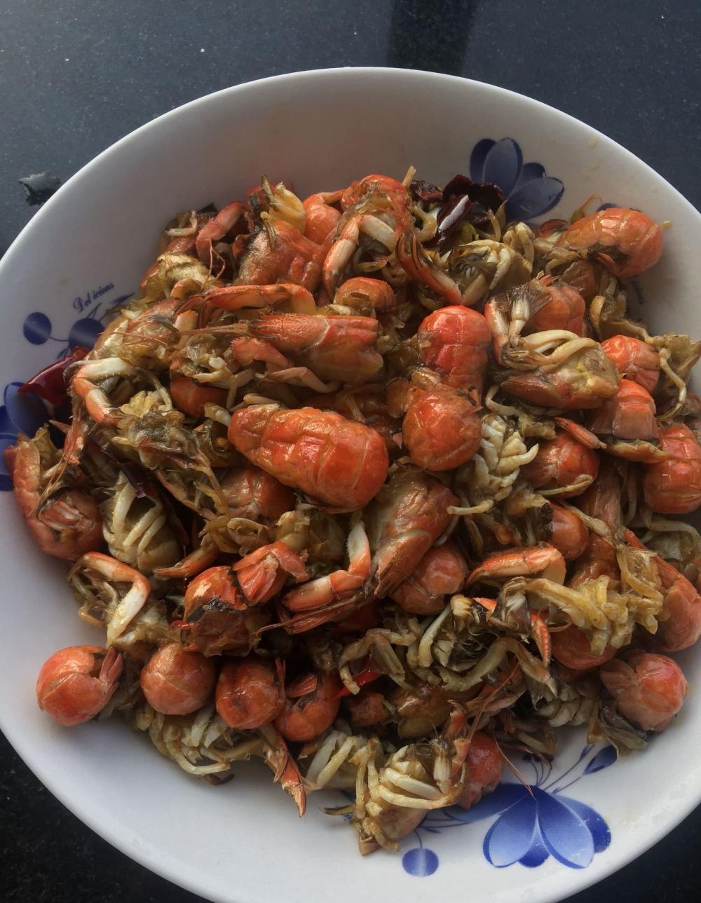 炒了一盘麻辣蝼蛄虾给老公下酒, 老公和他朋友一直夸我厉害