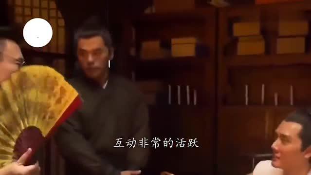 视频:赵丽颖产后首现身包裹严实老公冯绍峰紧