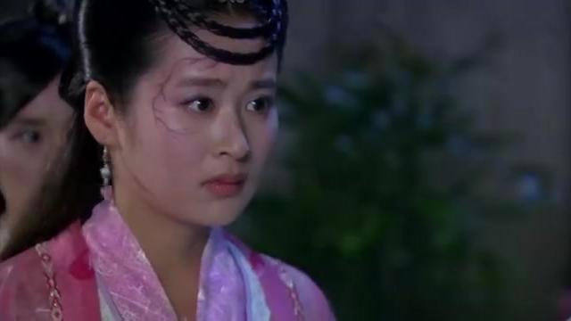 画皮2 妖怪被彩雀打成重伤 现出原形 竟是只荷花妖 画皮2 妖怪被彩雀打成重伤 现出原形 竟是只荷花妖