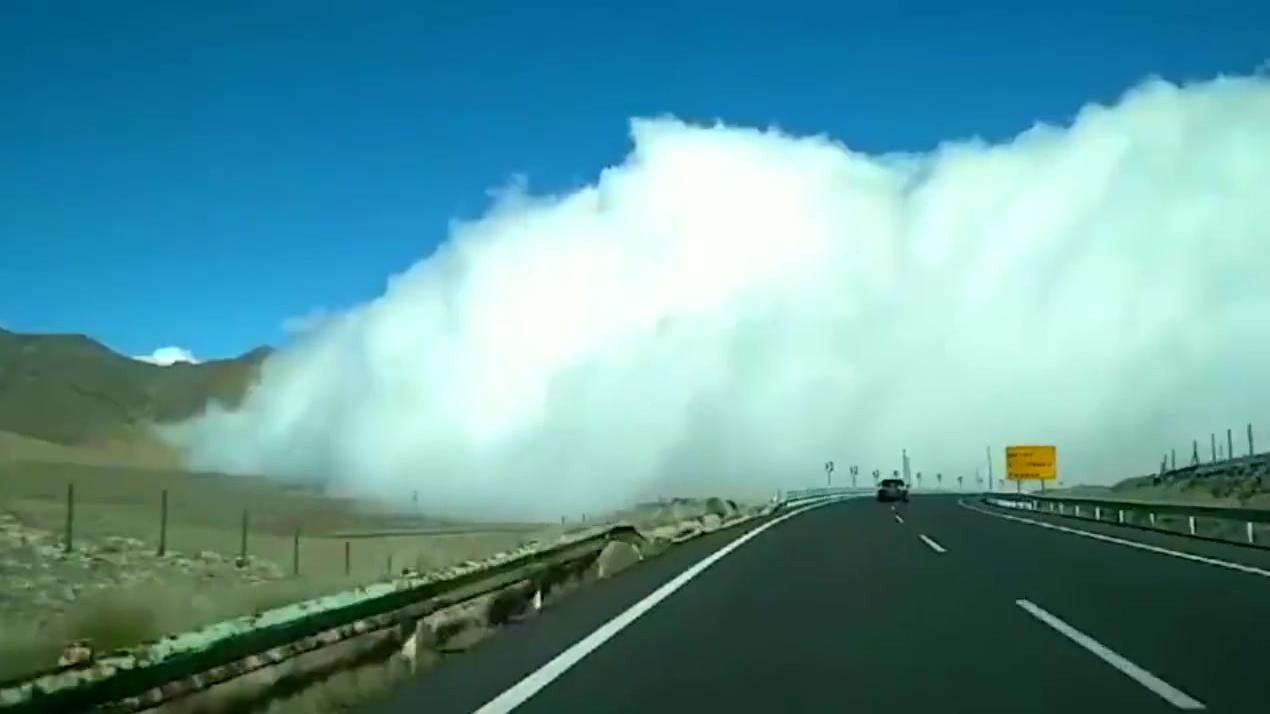 天上的云彩掉下来了怎么办,谁能给挂上去!