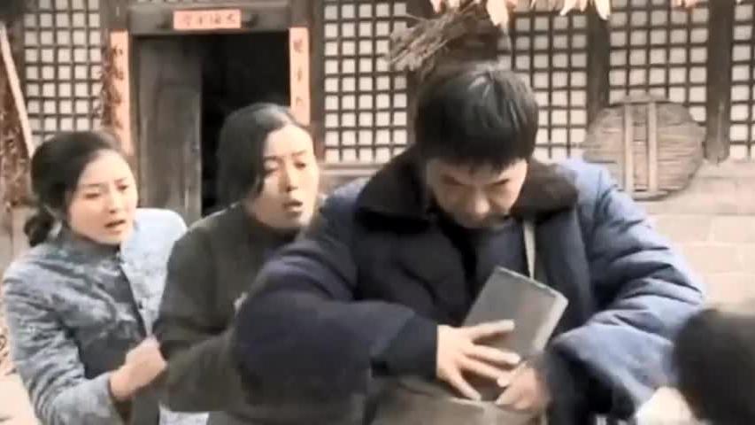 视频:餐馆发生多人斗殴事件男子暴打多名女性