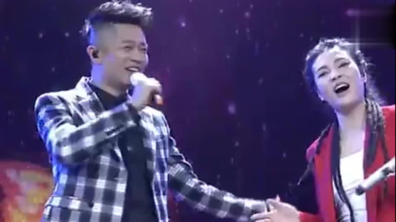 把凤凰传奇一分为二各唱一方曾毅搭档唱功太棒不输玲花