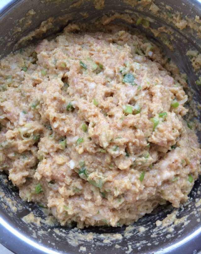 老妈亲自教我做的穰饸比火腿肠好吃多还没上桌子就流口水