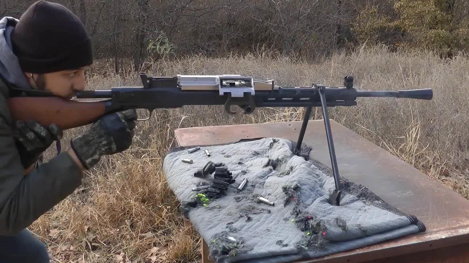 rp46弹带式轻机枪这梭子子弹打的爽