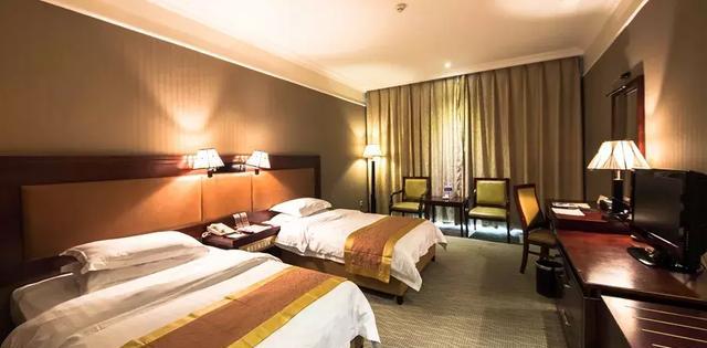 带你去清远聚龙湾体验千年温泉玩转漂流水世界赏汽车特技