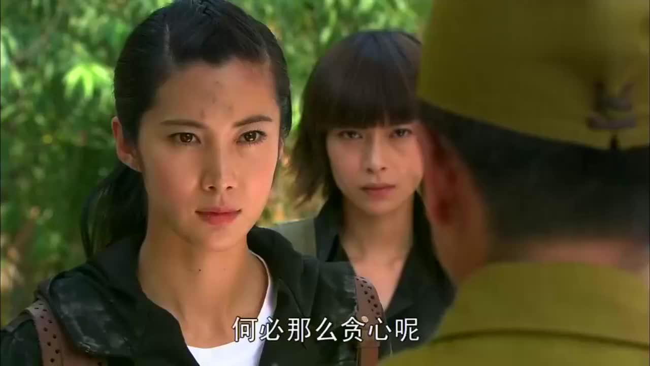 男子刺杀鬼子,枪里竟没子弹了队友及时出现一个狙击救下男子