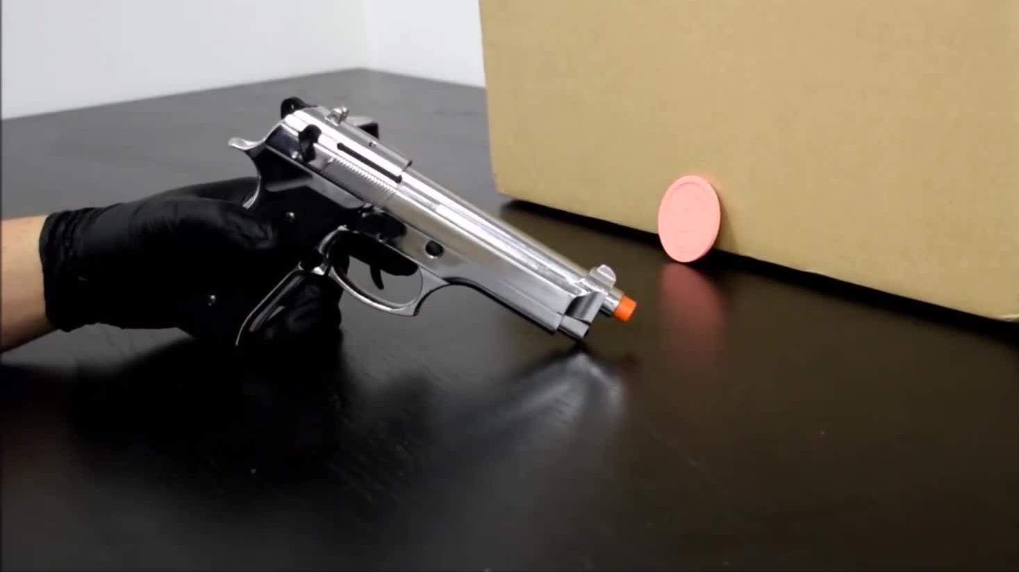 两款道具枪射击空包弹,空包弹威力也不小啊