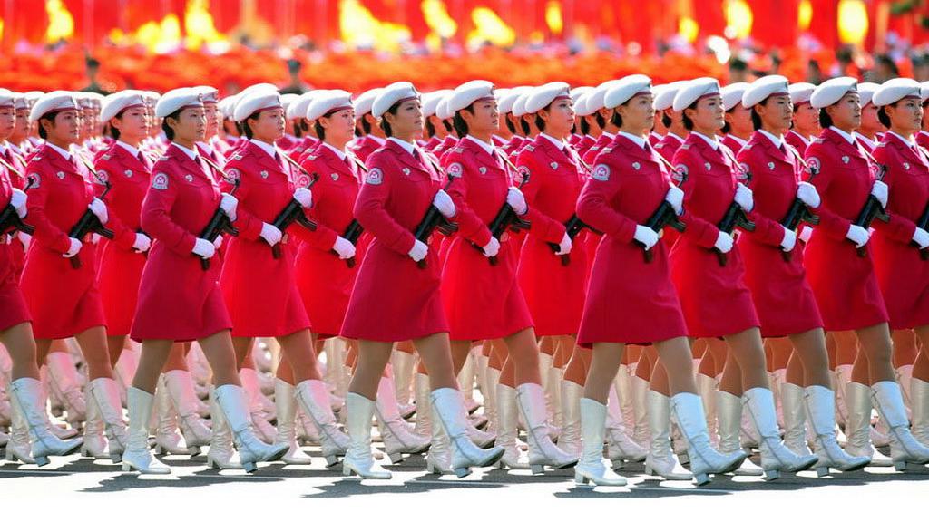 中国阅兵场上的女民兵,来不自不同的职业,却都有英姿飒爽的风采