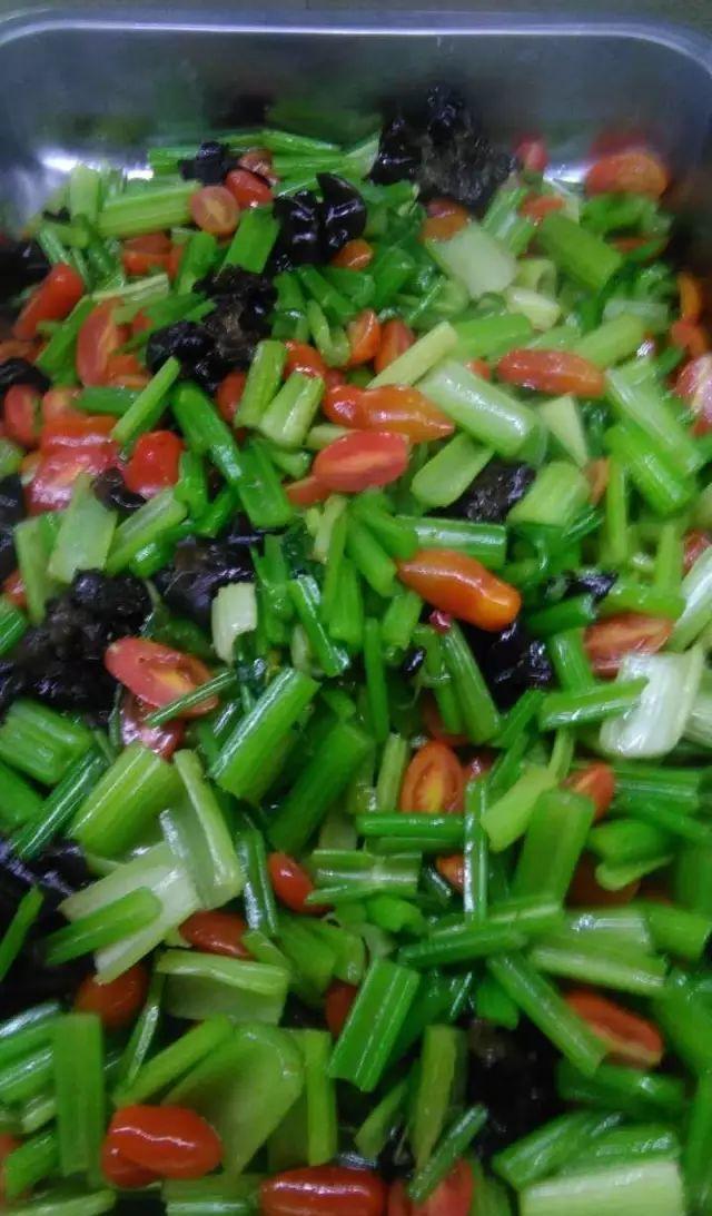 一定是别人的学校食堂,新添水果神菜,食堂阿姨是最可爱的人