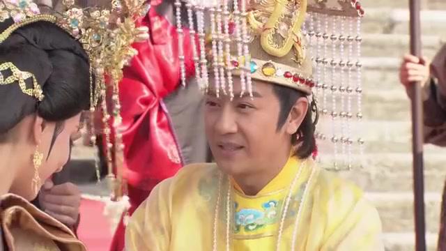 薛平贵与王宝钏:皇上临行交给刘妃一个玉佩,说是送给未来皇子的