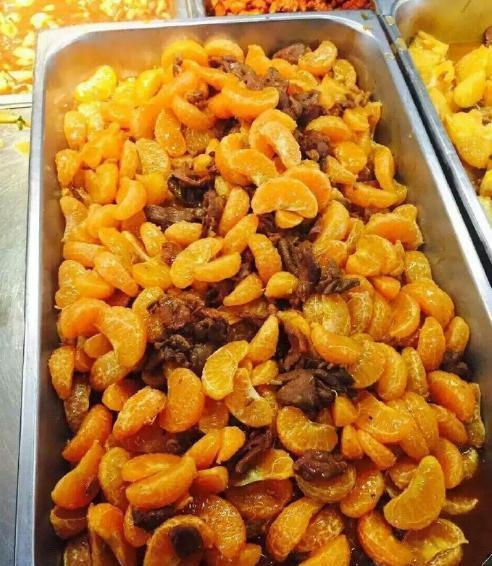 一定是别人的学校食堂,新添水果神菜,食堂阿姨是最可爱的人