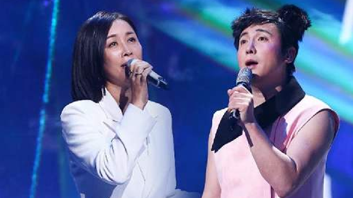 沈腾那英合唱《相约1998》,那姐直接笑场:谁给他化成这样的?