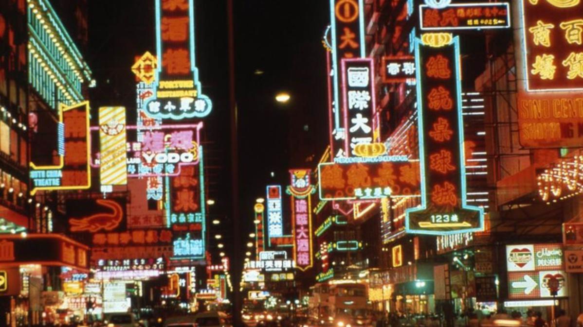 把老香港夜景装进灯里四面四色展示复古之美