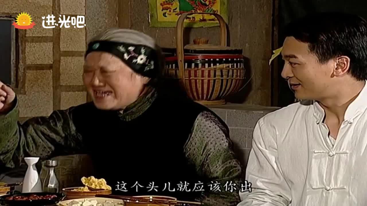 地下交通站:老太太真好笑一家人净添乱